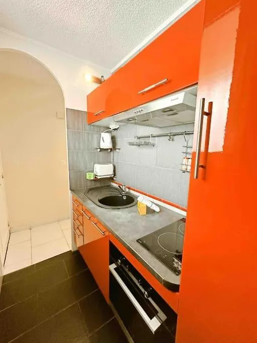 Apartment Le Roi Soleil : Apt 2 Prs Vue Mer, 300 M Plages Antibes France