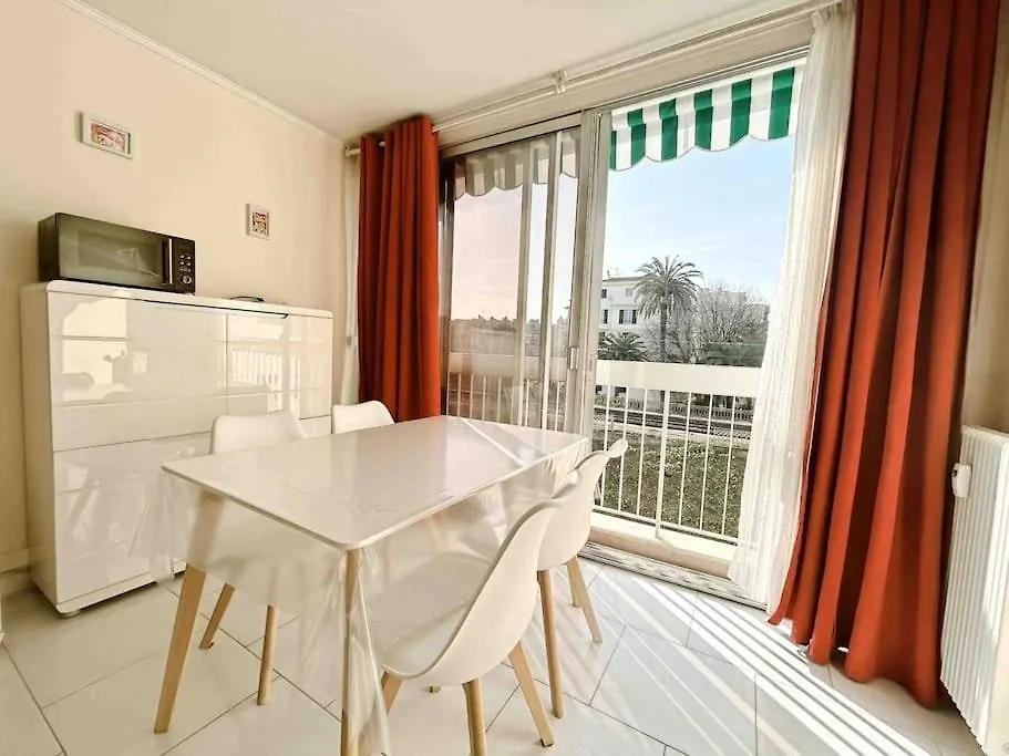 Apartment Le Roi Soleil : Apt 2 Prs Vue Mer, 300 M Plages Antibes