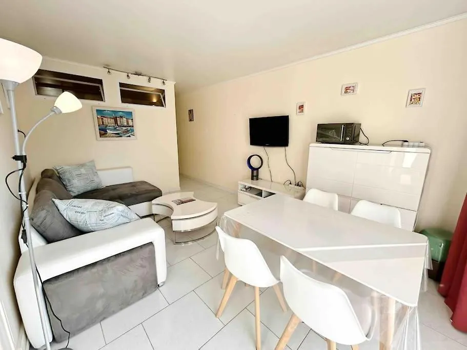 Le Roi Soleil : Apt 2 Prs Vue Mer, 300 M Plages Antibes 0*,