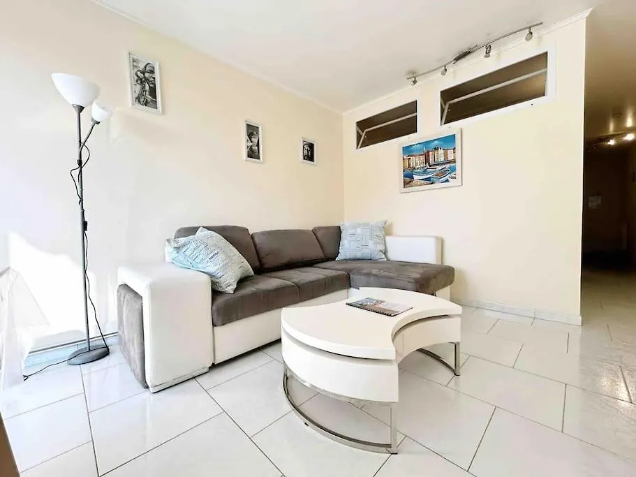 Le Roi Soleil : Apt 2 Prs Vue Mer, 300 M Plages Antibes France