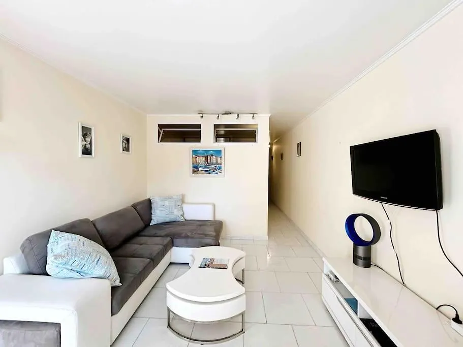 Le Roi Soleil : Apt 2 Prs Vue Mer, 300 M Plages Antibes Apartment